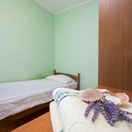 Bacelic Apartment *