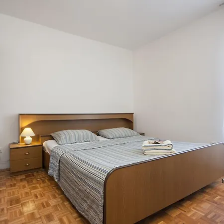 Bacelic Apartment *